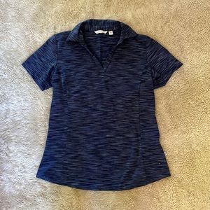 Blue shirt-sleeve golfing shirt